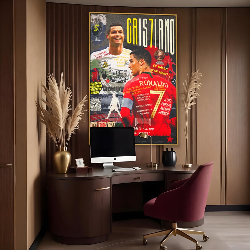 Tablou canvas cu tablou canvas cu cristiano ronaldo, in rama de aluminiu auriu, pe perete intr-un birou